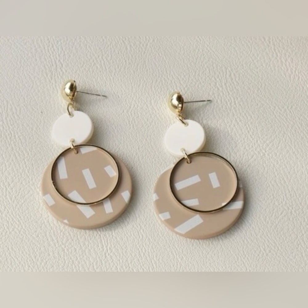 Pink and white Round earrings